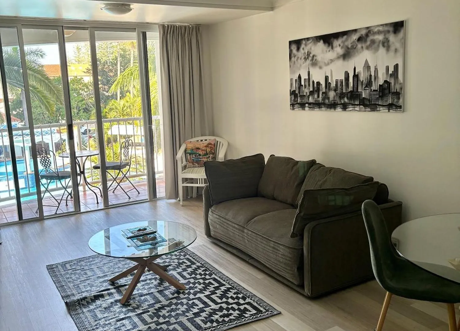גולד קוסט Charming Broadbeach Unit - Soothing Pool Views דירה גולד קוסט