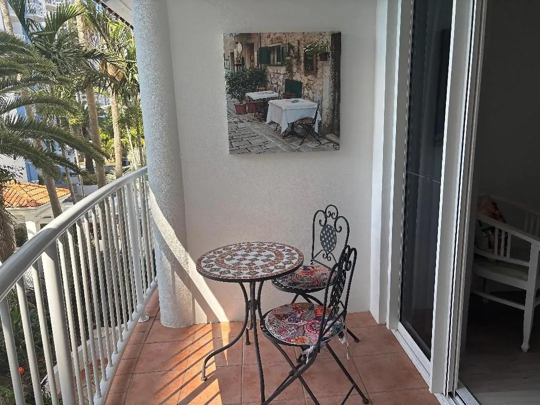 גולד קוסט Charming Broadbeach Unit - Soothing Pool Views אוסטרליה