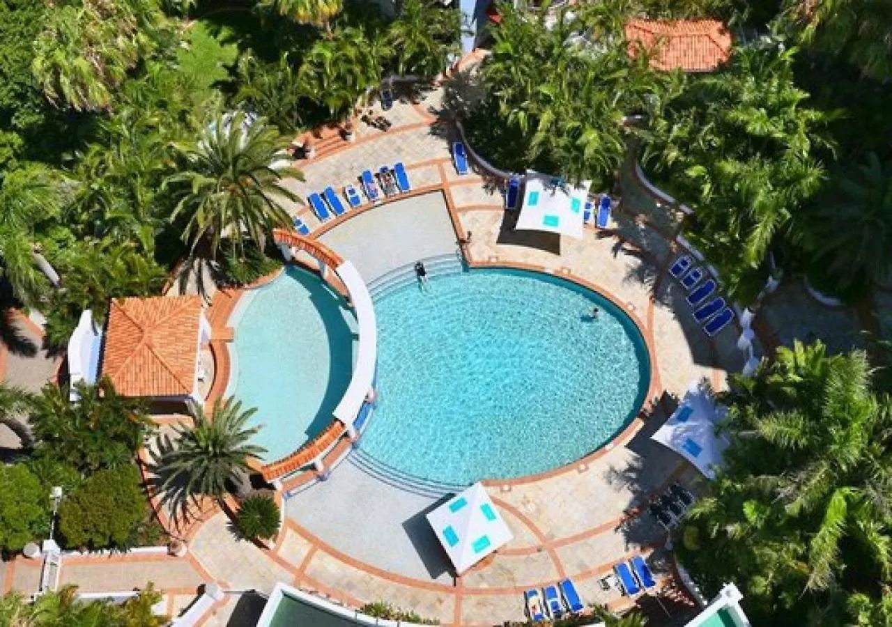 Charming Broadbeach Unit - Soothing Pool Views Gold Coast