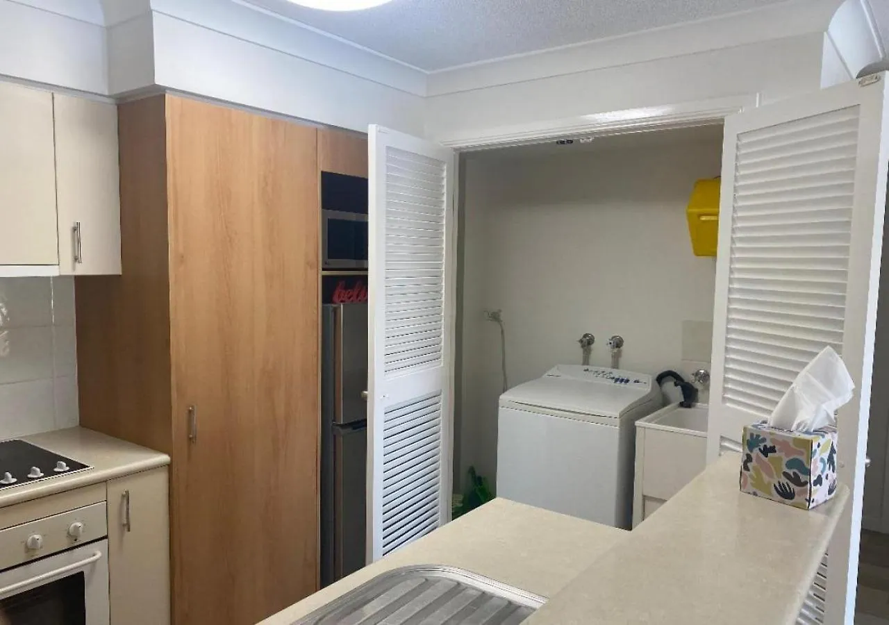 Appartamento Charming Broadbeach Unit - Soothing Pool Views Gold Coast