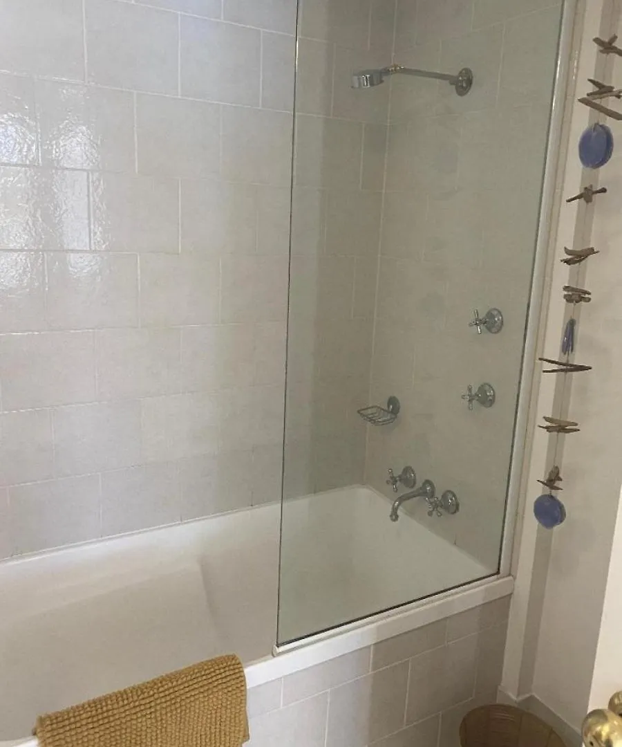 Charming Broadbeach Unit - Soothing Pool Views Gold Coast 0*,  Australia